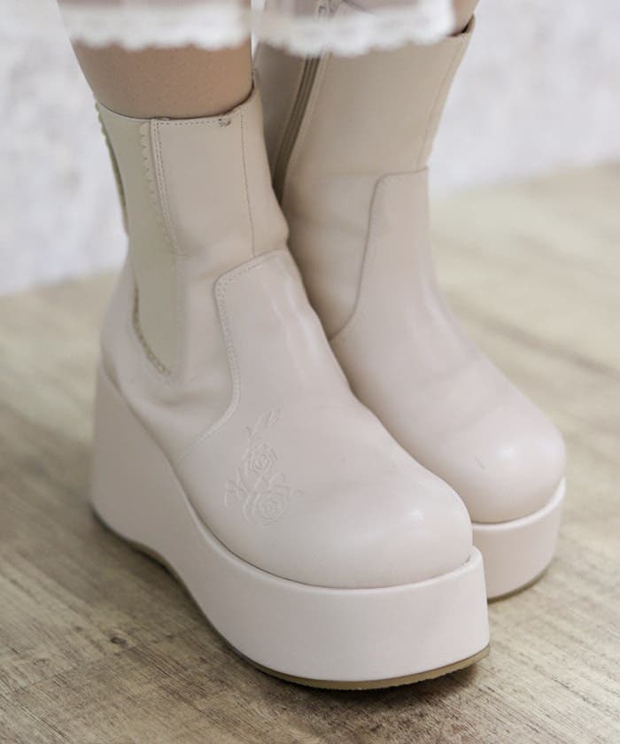 薔薇エンボス厚底ブーツ[品番：IGAW0005946]｜axes femme（アクシーズ