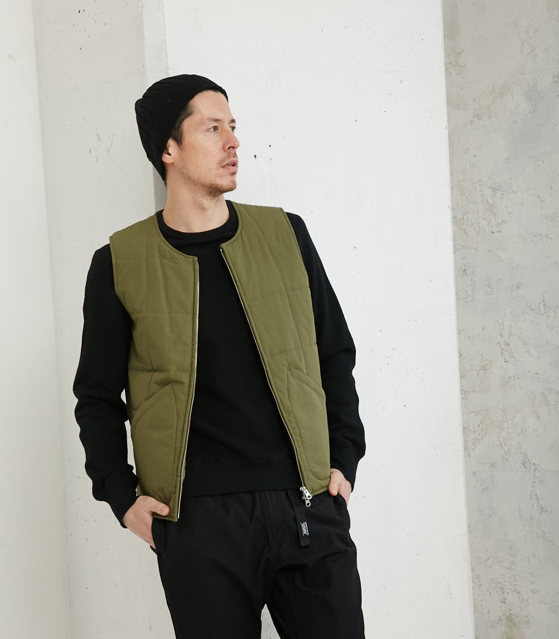 monzee 軽量中綿ベスト 1巻～22巻 スポーツ monzee モンジー 軽量中綿ベスト 黒 [SかM]