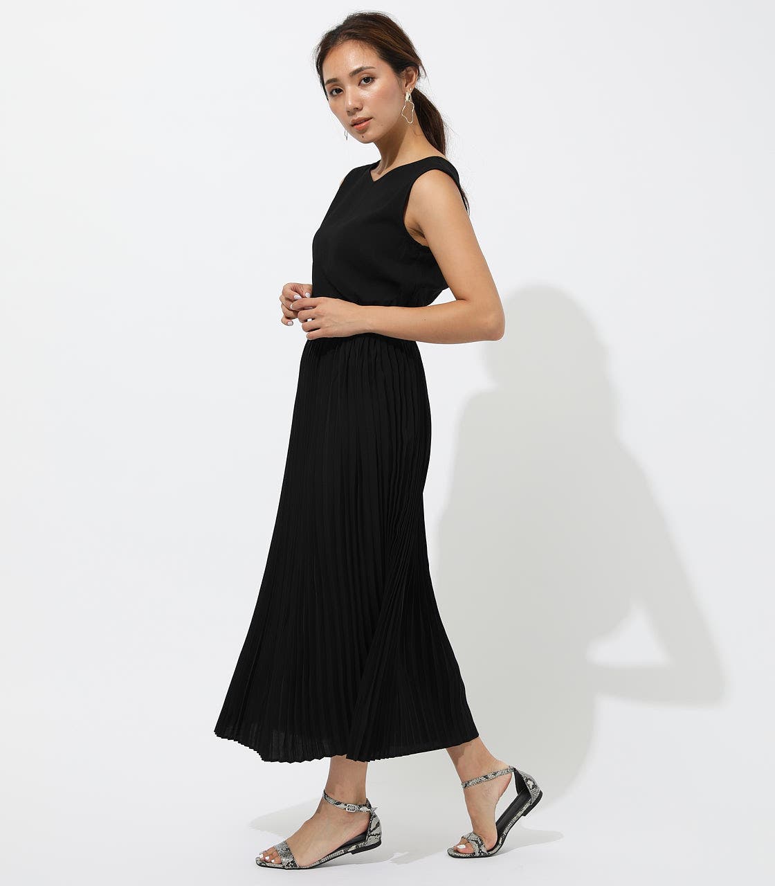 GEOMETRIC PLEATED ONEPIECE[品番：AZLW0015590]｜AZUL BY