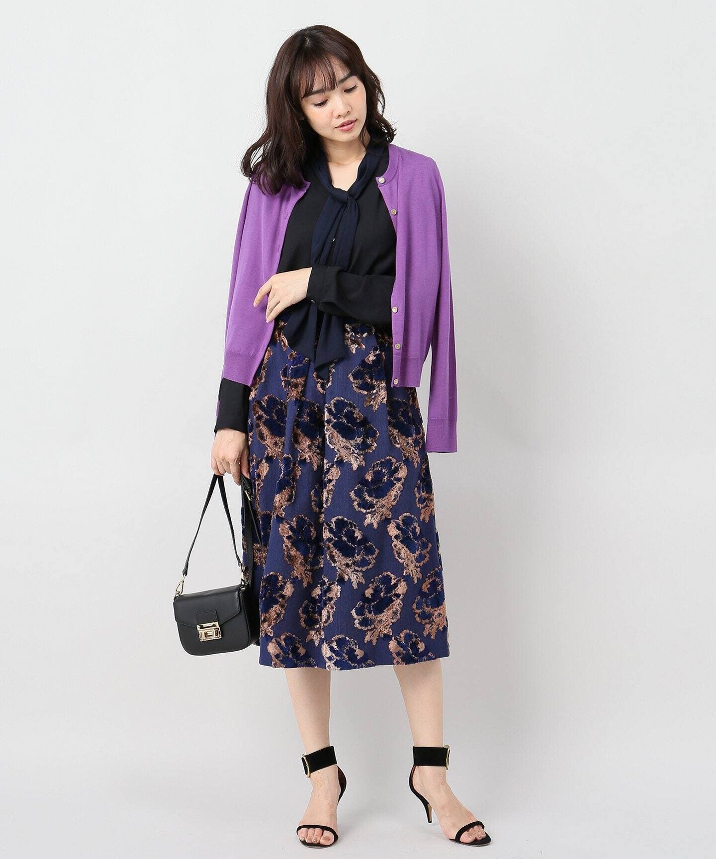 Spick and Span スパックアンドスパン】Vネックボーブラウス[品番 