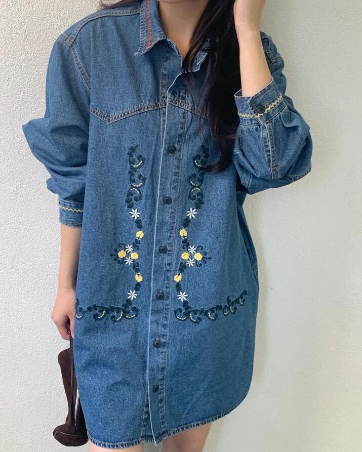 シャツカラー ボタンファスナー 刺繍デコレーション[品番：UZ000011240
