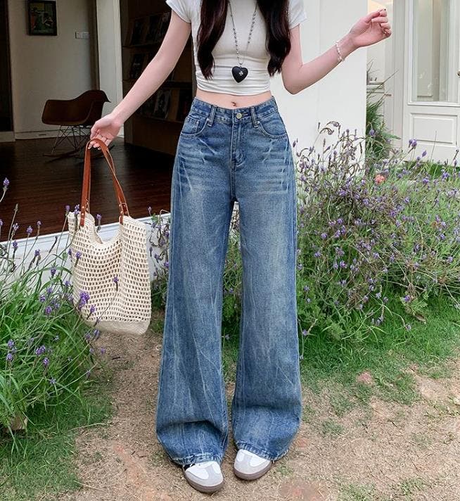レギュラーなシルエットでスタイリッシュなデニムパンツ【韓国