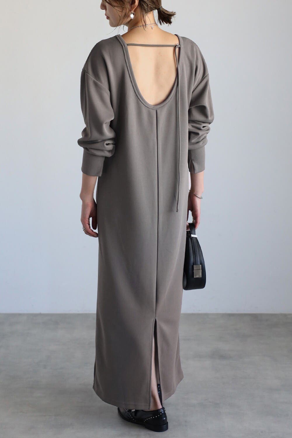 バックオープンIラインカットワンピース 77-004637[品番：BLEW0010002