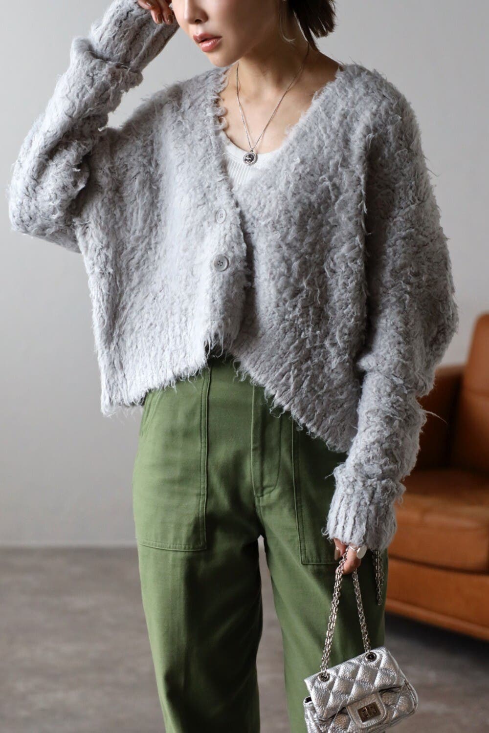 【りさこ@プロフ読んで下さい】クレージュ　ニットクロップドカーディガン 起毛ディープVクロップドニットカーディガン 88-002954[品番