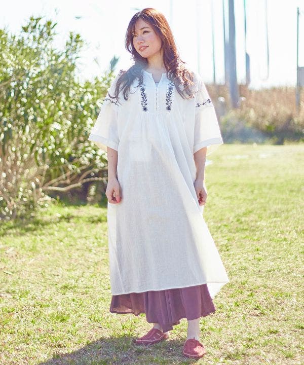 アミナコレクション民族刺繍ブラック長袖ワンピース Amina Collection｜【チャイハネ】ハルミア刺繍ワンピース