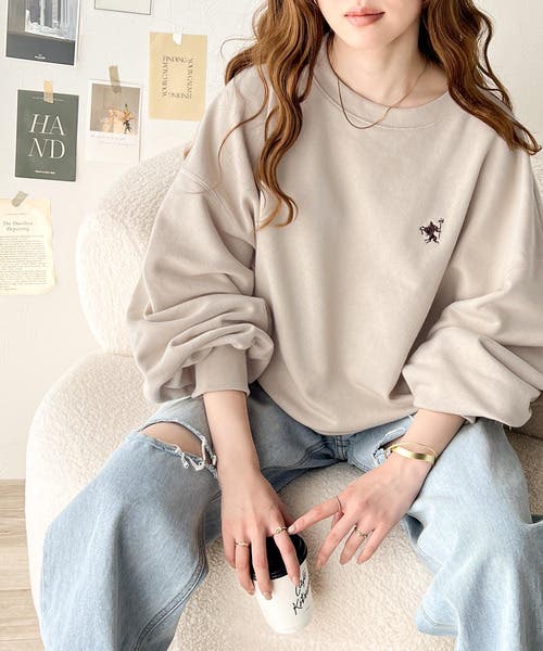大人の上品カジュアル。ワンポイント胸刺繍裏毛スウェットプルオーバー