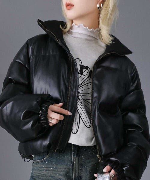 甘辛な雰囲気でお洒落上級者に。裾ドロスト付きハイネックリブ使い