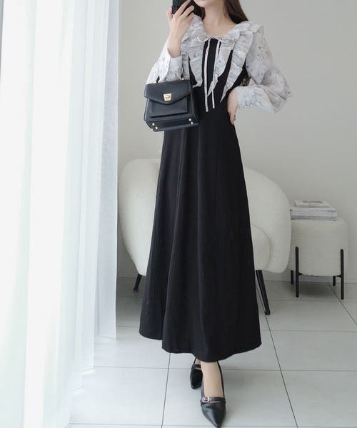 上品にスタイルアップ。シャイニー花柄フリルブラウスドッキング