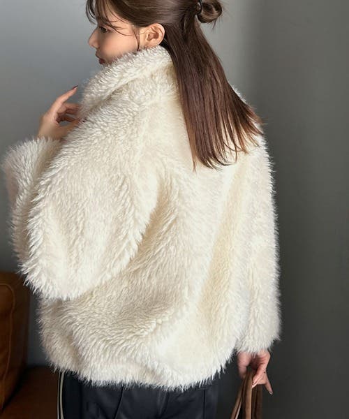 ellesse (M)ホワイトファー付きクロップドジャケット ブルゾン y2k ellesse (M)ホワイトファー付きクロップドジャケット ブルゾン y2k