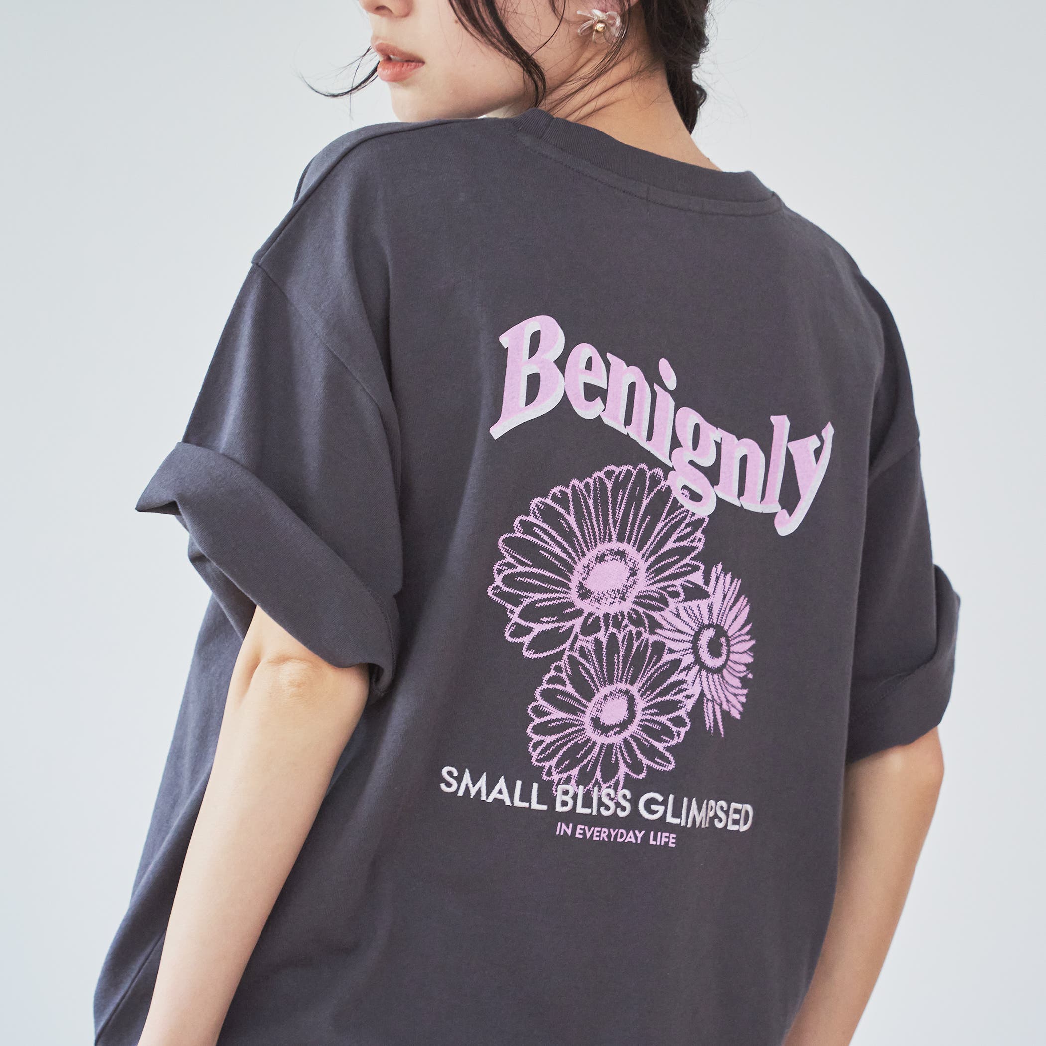 フラワーモチーフバックプリントTシャツ[品番：COEW0007098