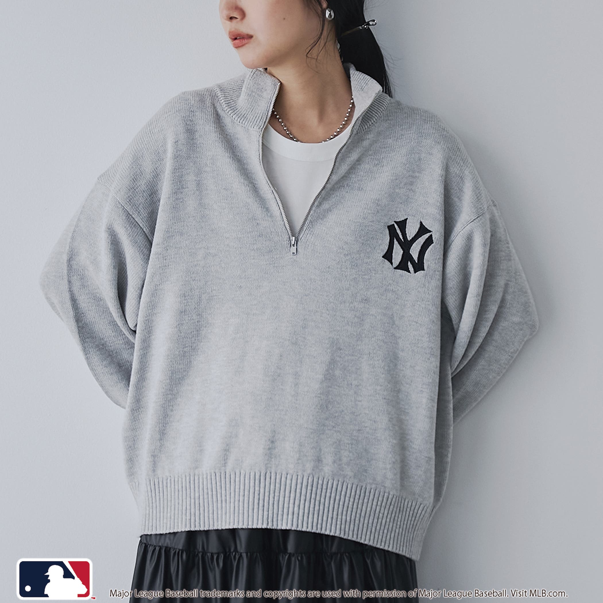 1枚で着映え】MLB別注ワンポイントロゴハーフジップニット[品番