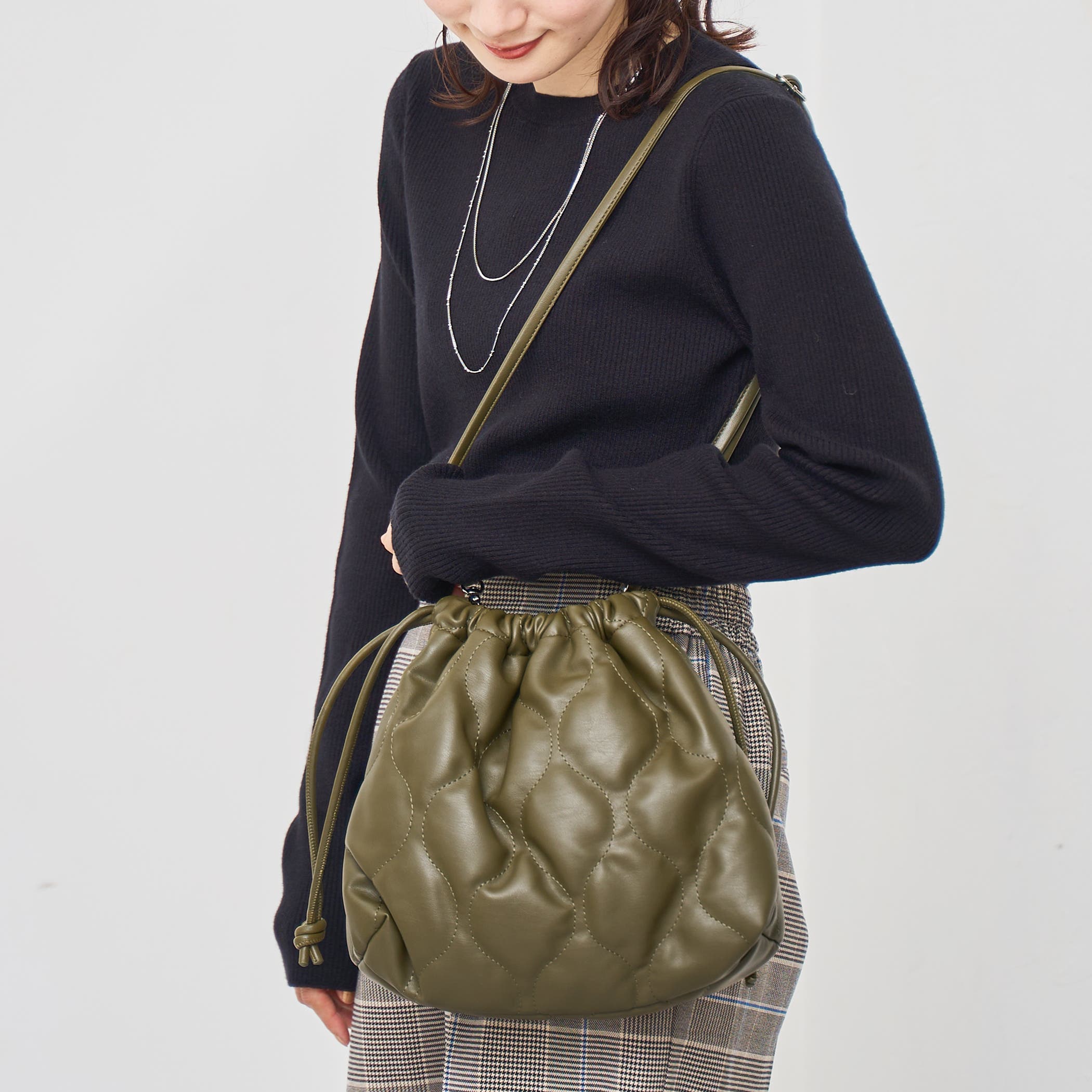 フェラガモ　カゴバック　レザー キルティング バケット　巾着　ショルダーバッグ バケットバッグ - ウィメンズ | Ferragamo