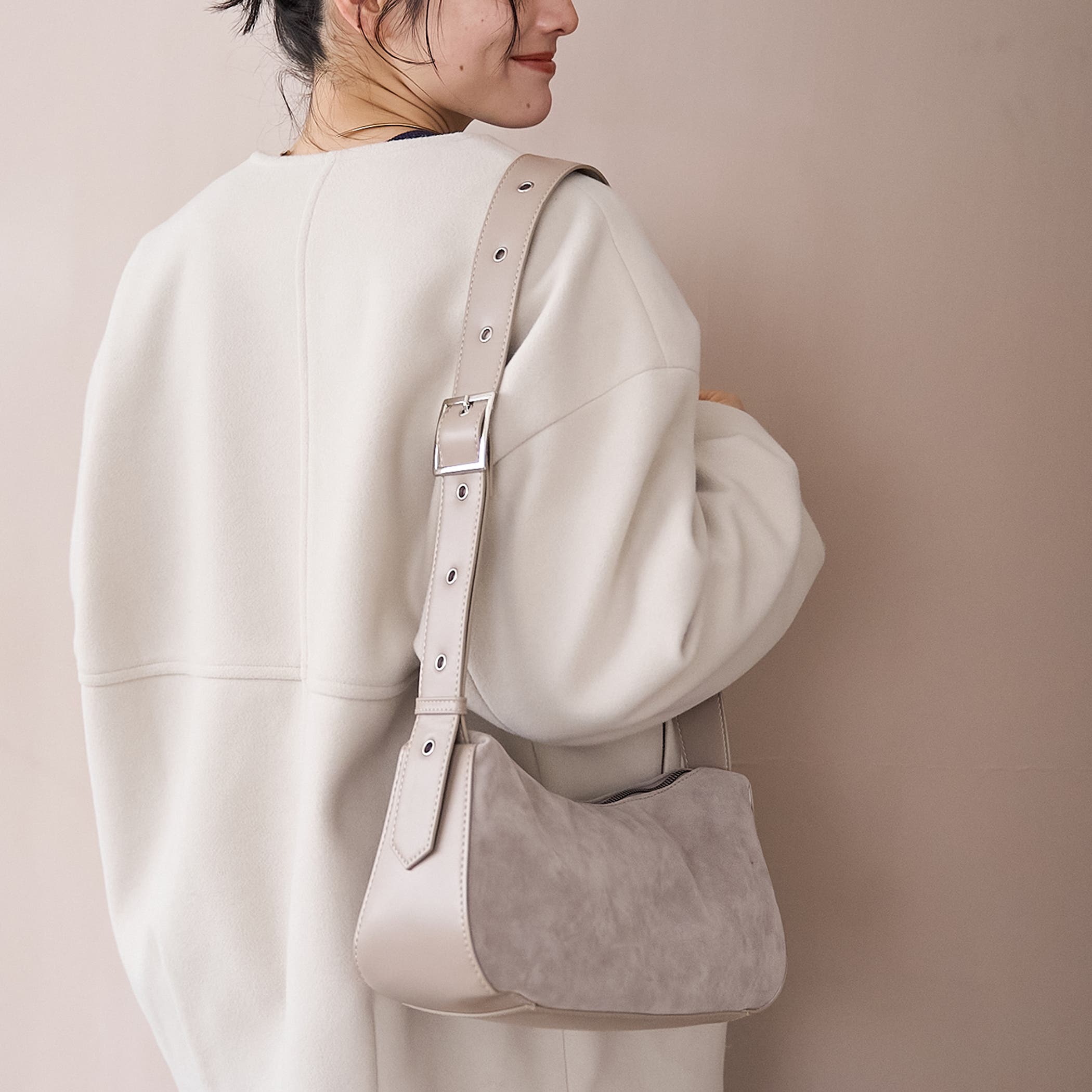 ハトメワンショルダー レザーライクマルチウェイバッグ[品番