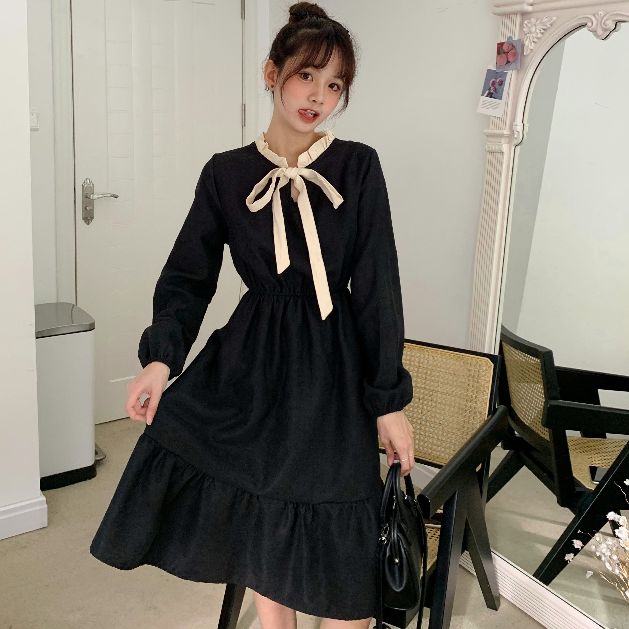 新品同様 シビラ 総柄 カットワーク刺繡 ワンピース ウエストリボン 黒 leaxis-na-1.jpg