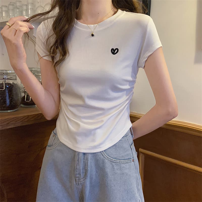 サイドギャザーがポイント。ハートワンポイント半袖Tシャツ[品番
