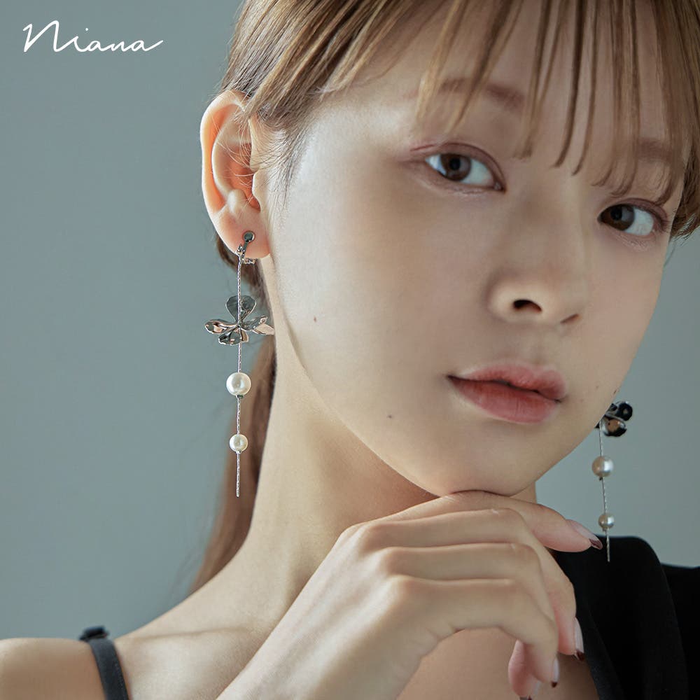 niana ニアナ ロングメタルフラワーパールイヤリング[品番