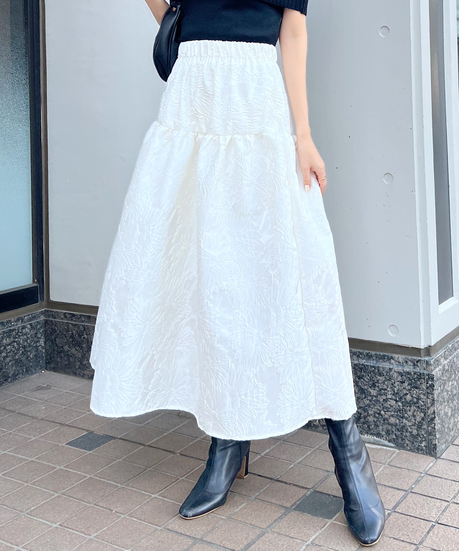 1枚で華やかなスタイリング仕上げ。ジャガードフラワーティアード