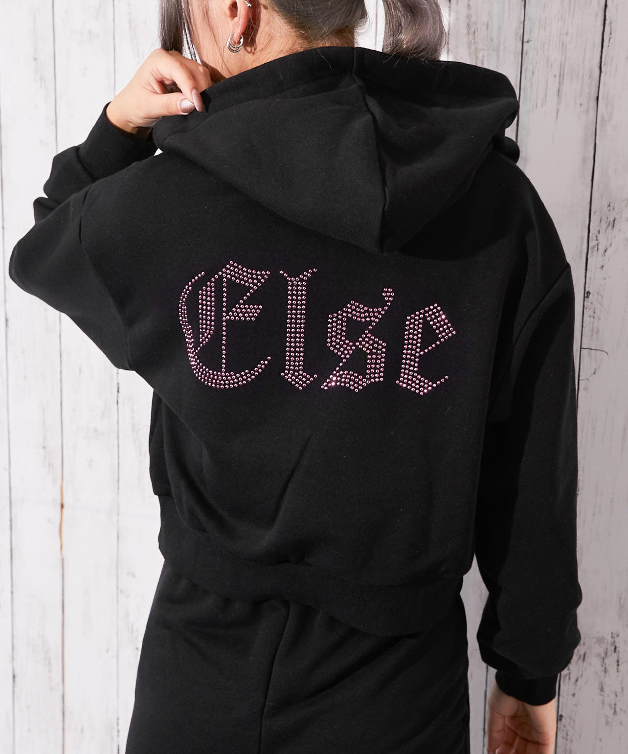 スーパービューティー ビジュー付きブラックパーカー ビジューElse