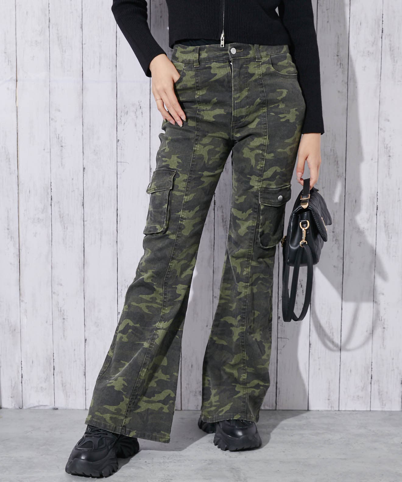 カモフラ×カーゴ》レディース ストレッチフレアパンツ