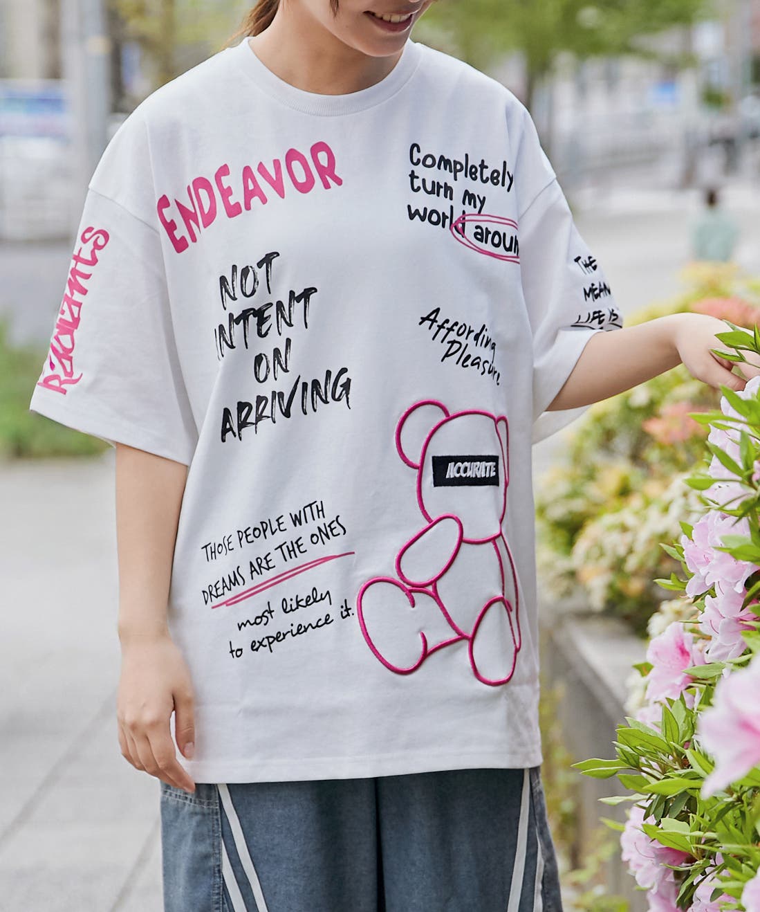 くまビッグ刺繍×落書きロゴ》Tシャツ／ストリート／春夏／全2色[品番