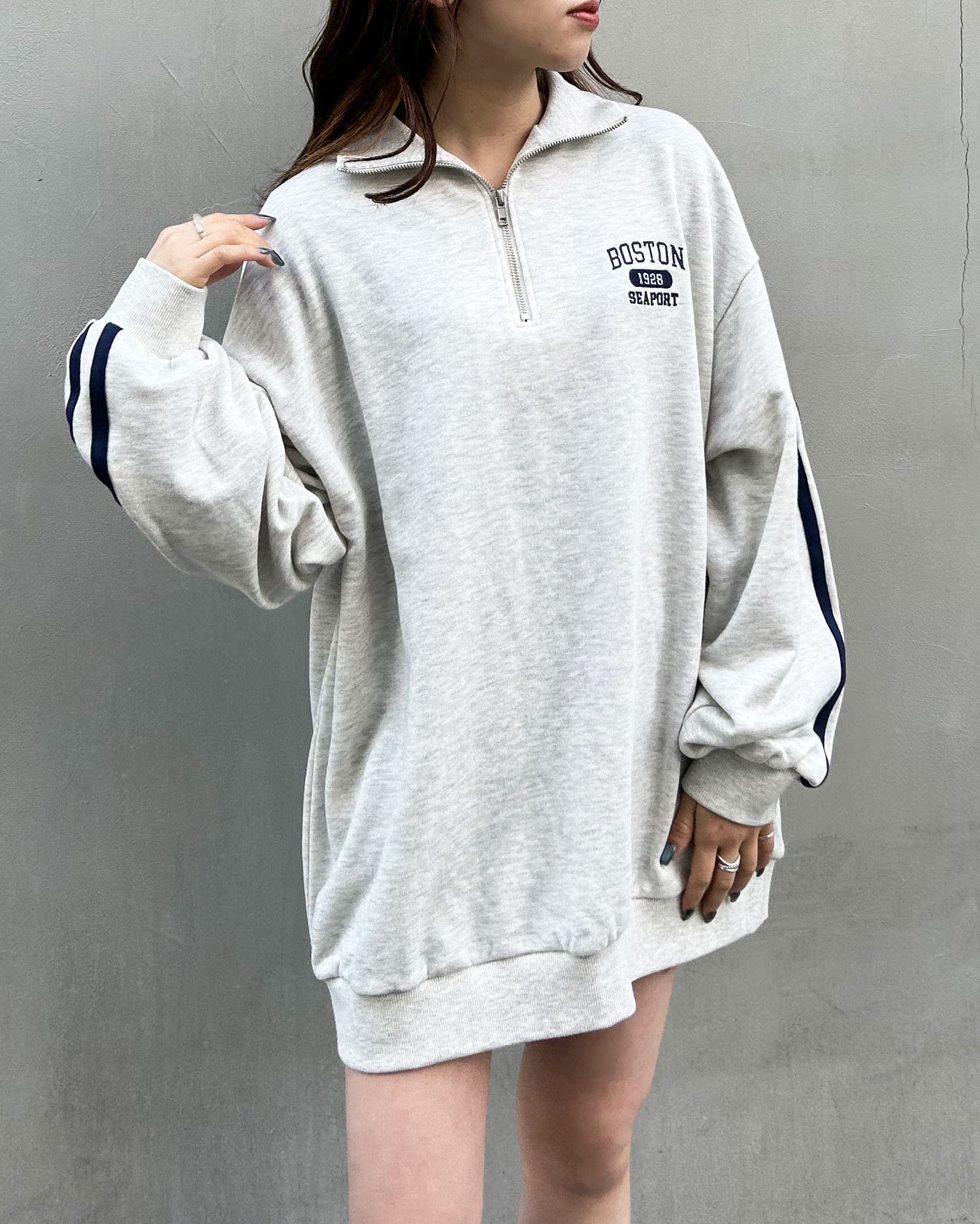 袖ライン胸ロゴハーフZIPチュニック[品番：INGW0009108]｜INGNI