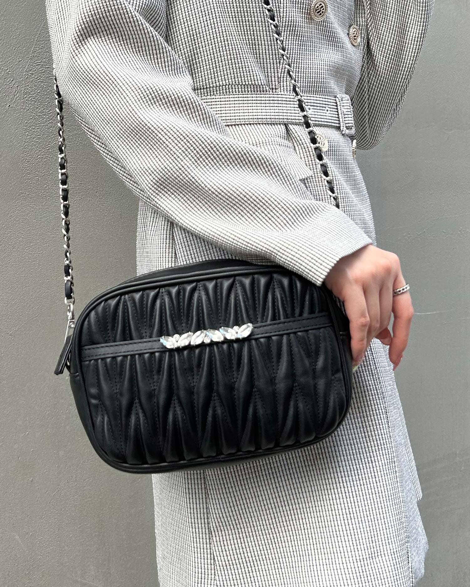 ブラック キルティング ショルダーバッグ キルティング アクリルチェーン付 ショルダー バッグ – TOPKAPI