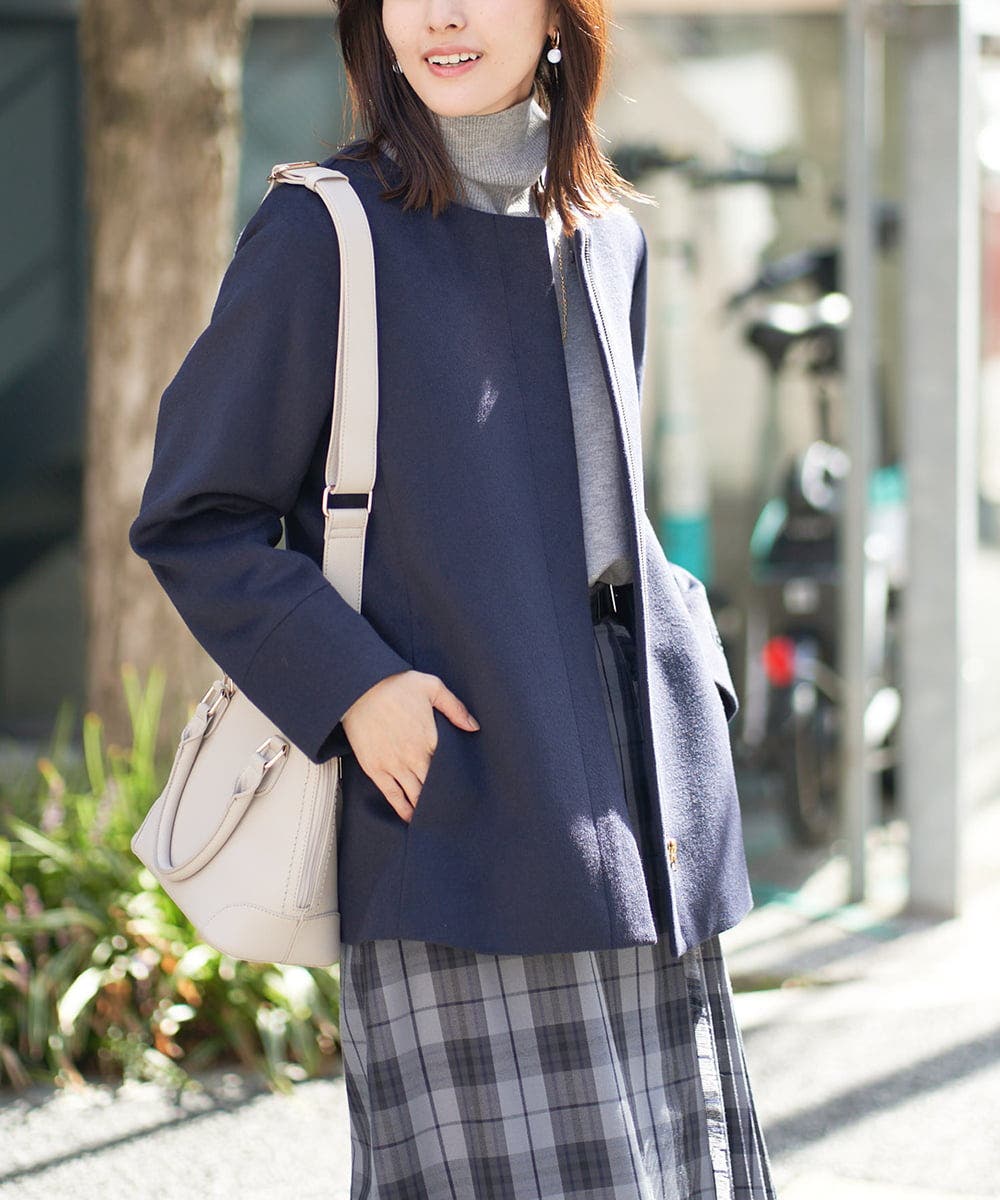 a.v.v アー・ヴェ・ヴェ フード付きショートコートXSホワイト冠婚葬祭