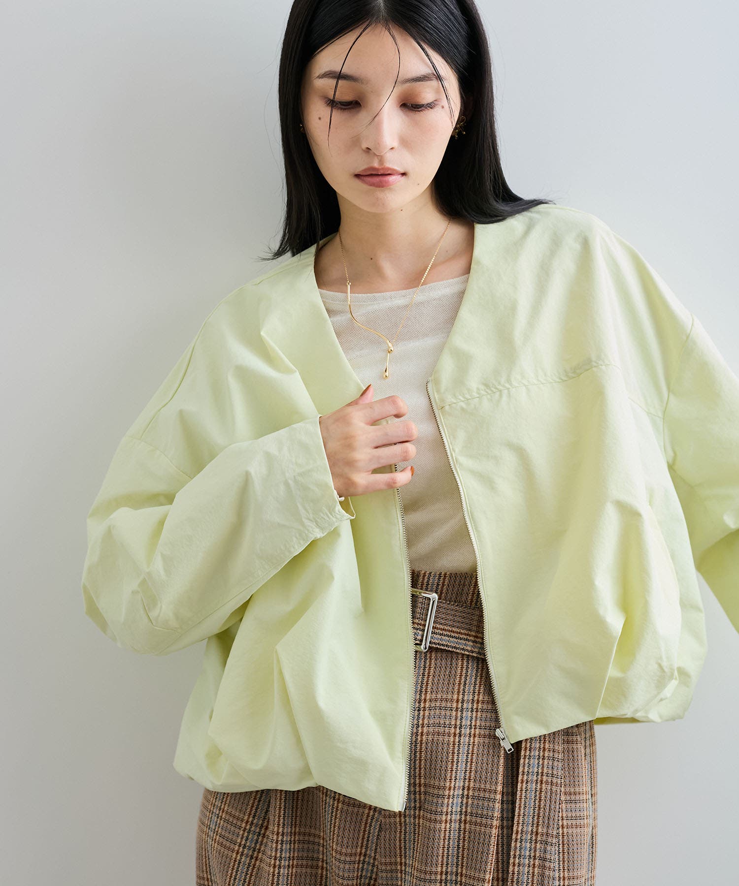 【未使用】定価28600 春ジャケットVネックギャザーブルゾン 未使用】定価28600 春ジャケットVネックギャザーブルゾン 未使用