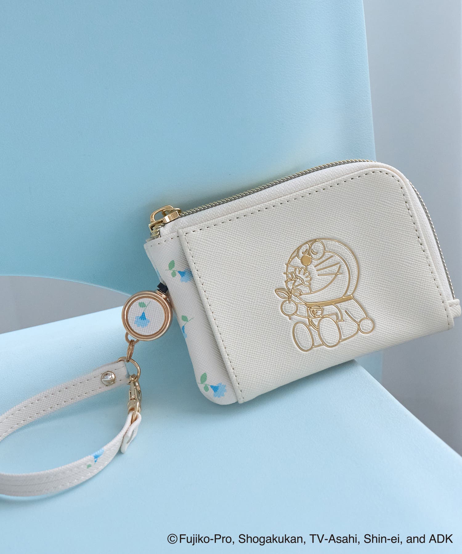 ドラえもんコレクション】花柄リール付パスケース[品番：RPCW0048275