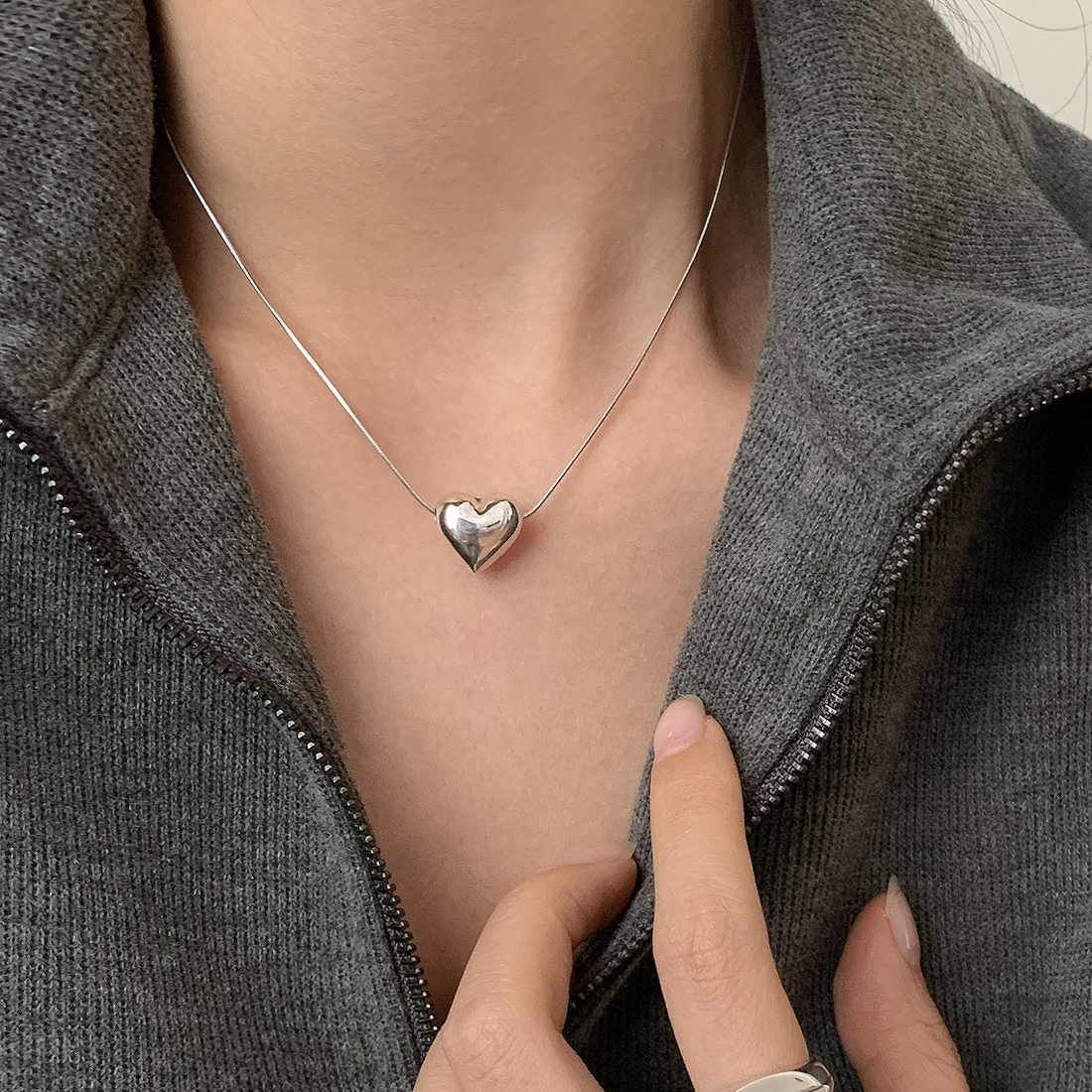 デイリーユースに最適なシンプルなハートモチーフネックレス シルバー