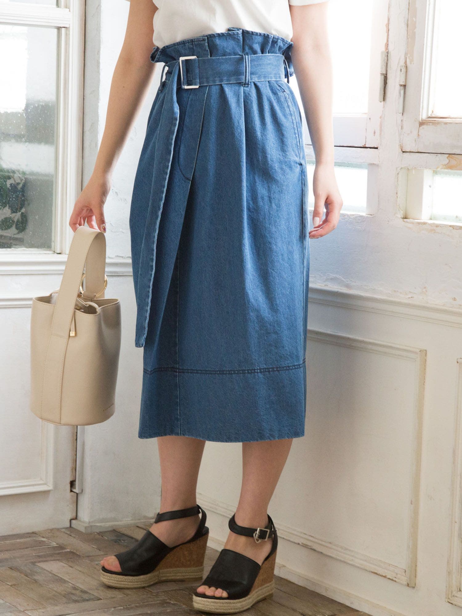 ＊新品＊マーキュリーデュオ ラップ風ミディデニムスカート MERCURYDUO ラップ風ミディデニムスカート（ブルー） -靴