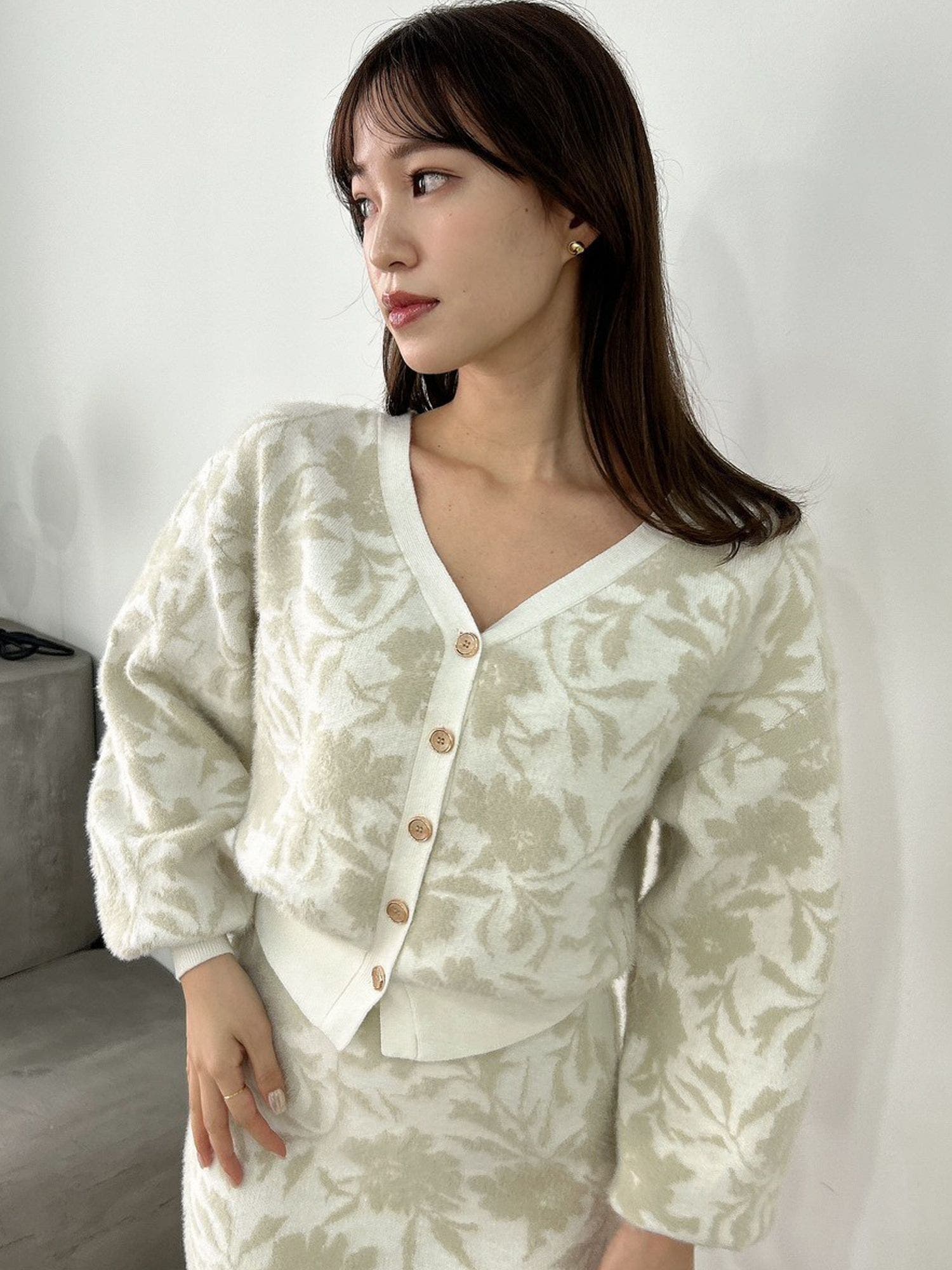 foxey DAISYLIN デコルテ自慢小顔トップス(Black Black) 遮れ
