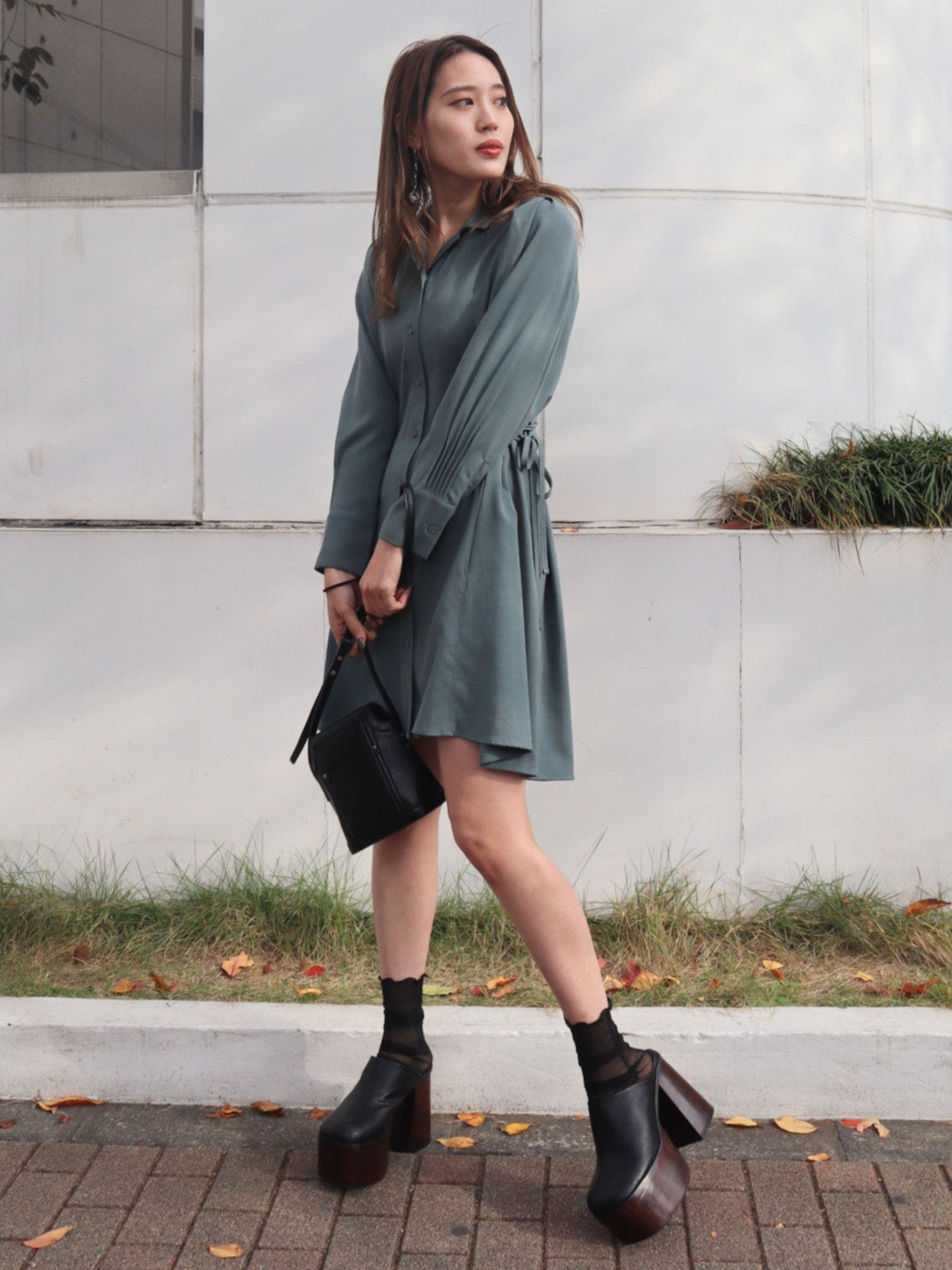 【お値下げ】ADORE 麻ツイルワンピース 黒 シャツワンピース 半袖 セール】 シアーリネンシャツワンピース （ワンピース）｜ADORE