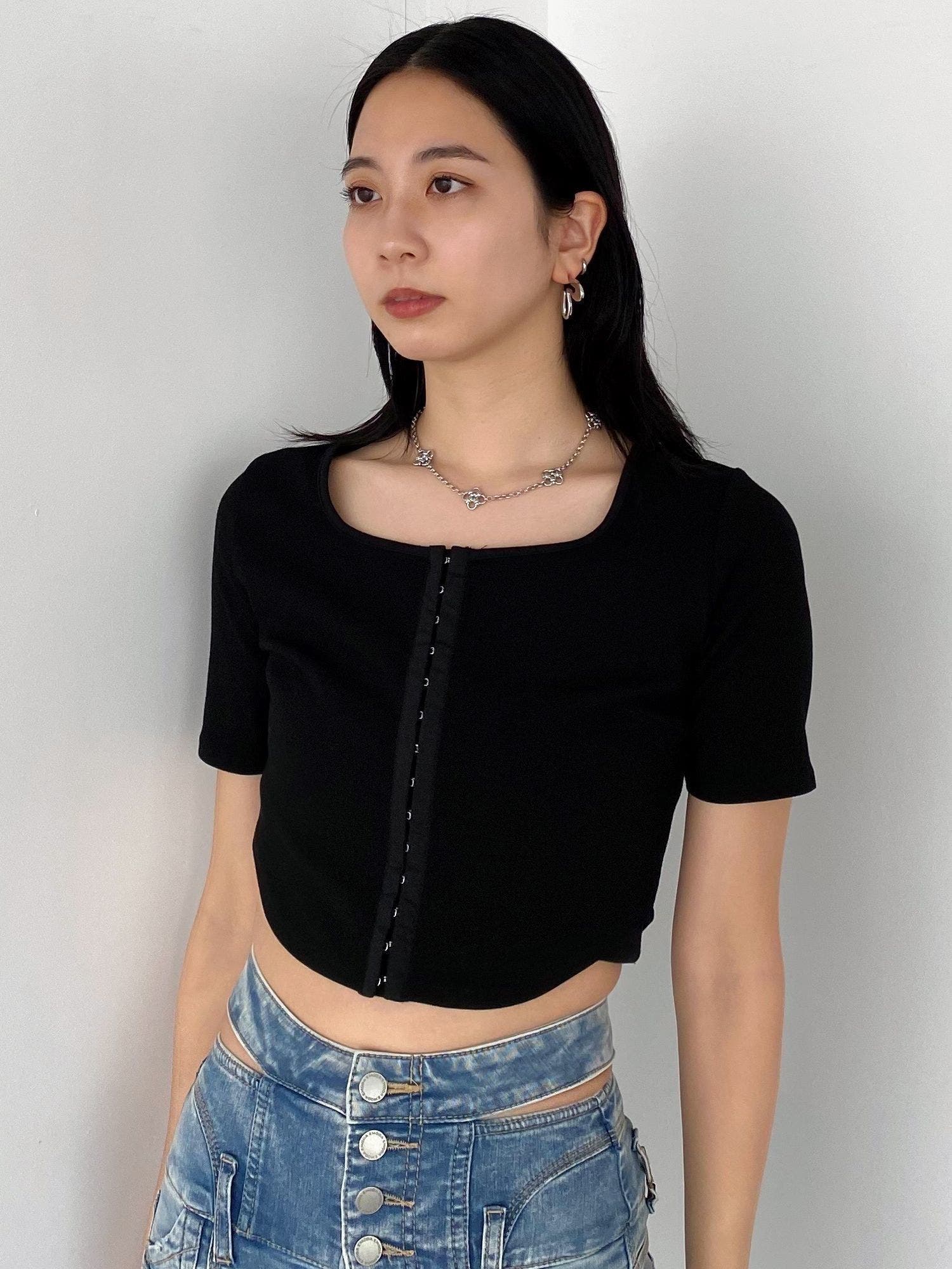 ラウンドフックショートトップ[品番：MKSW0058639]｜EMODA