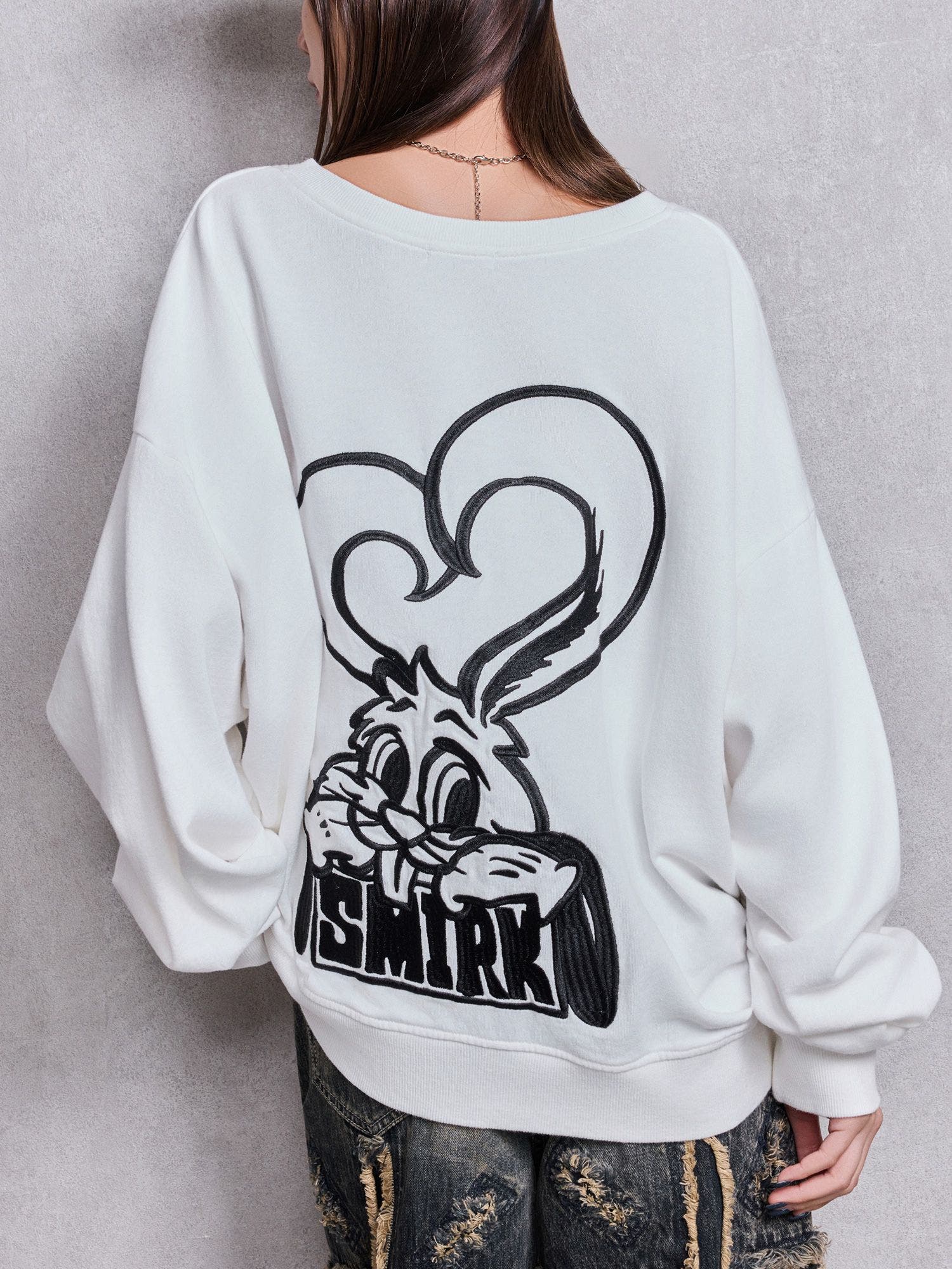 VネックSMIRK BUNNYスウェットトップス[品番：MKSW0068179]｜GYDA