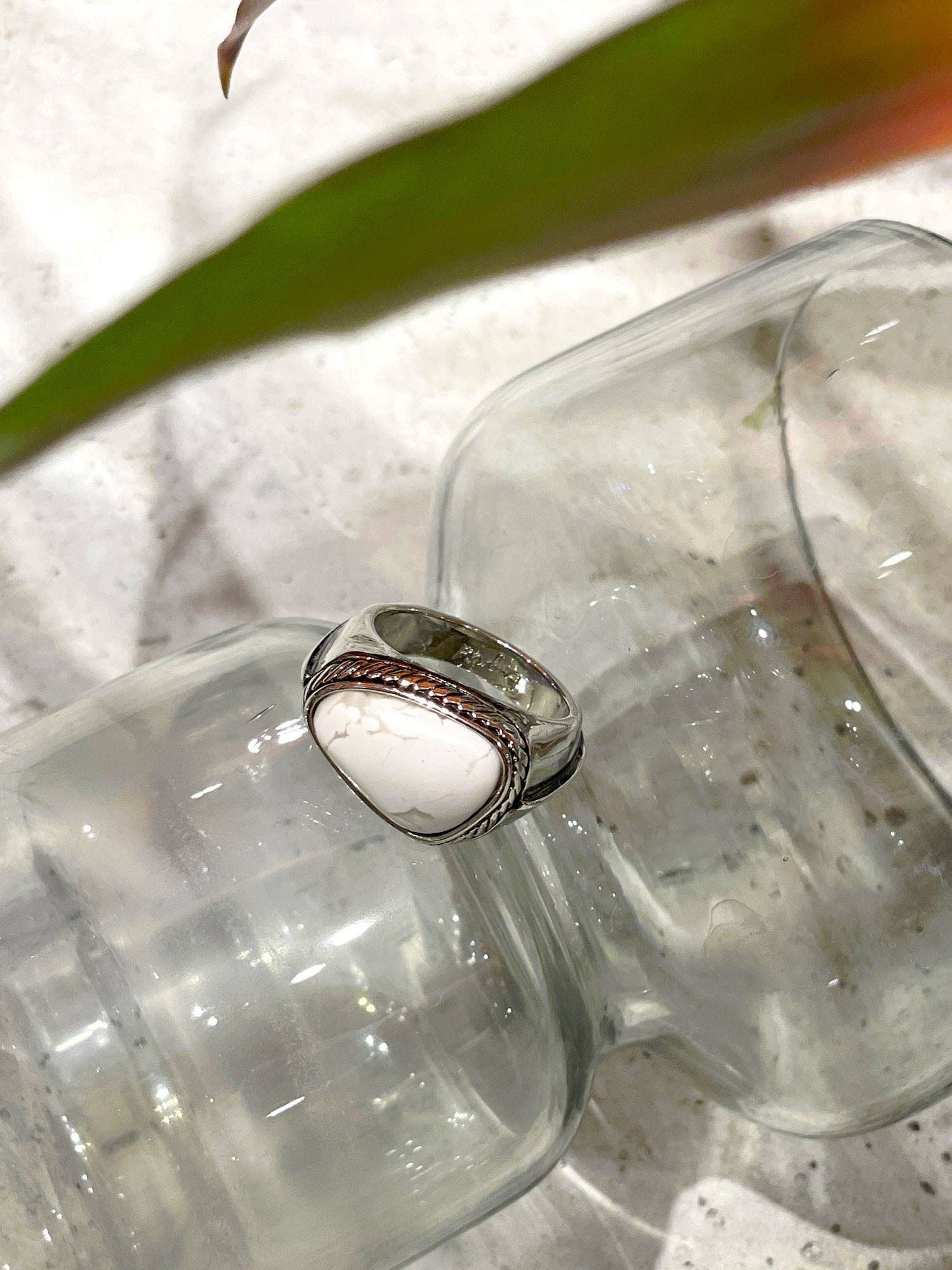 ムーンストーン リング / silk Moonstone Ring l | iichi 日々の