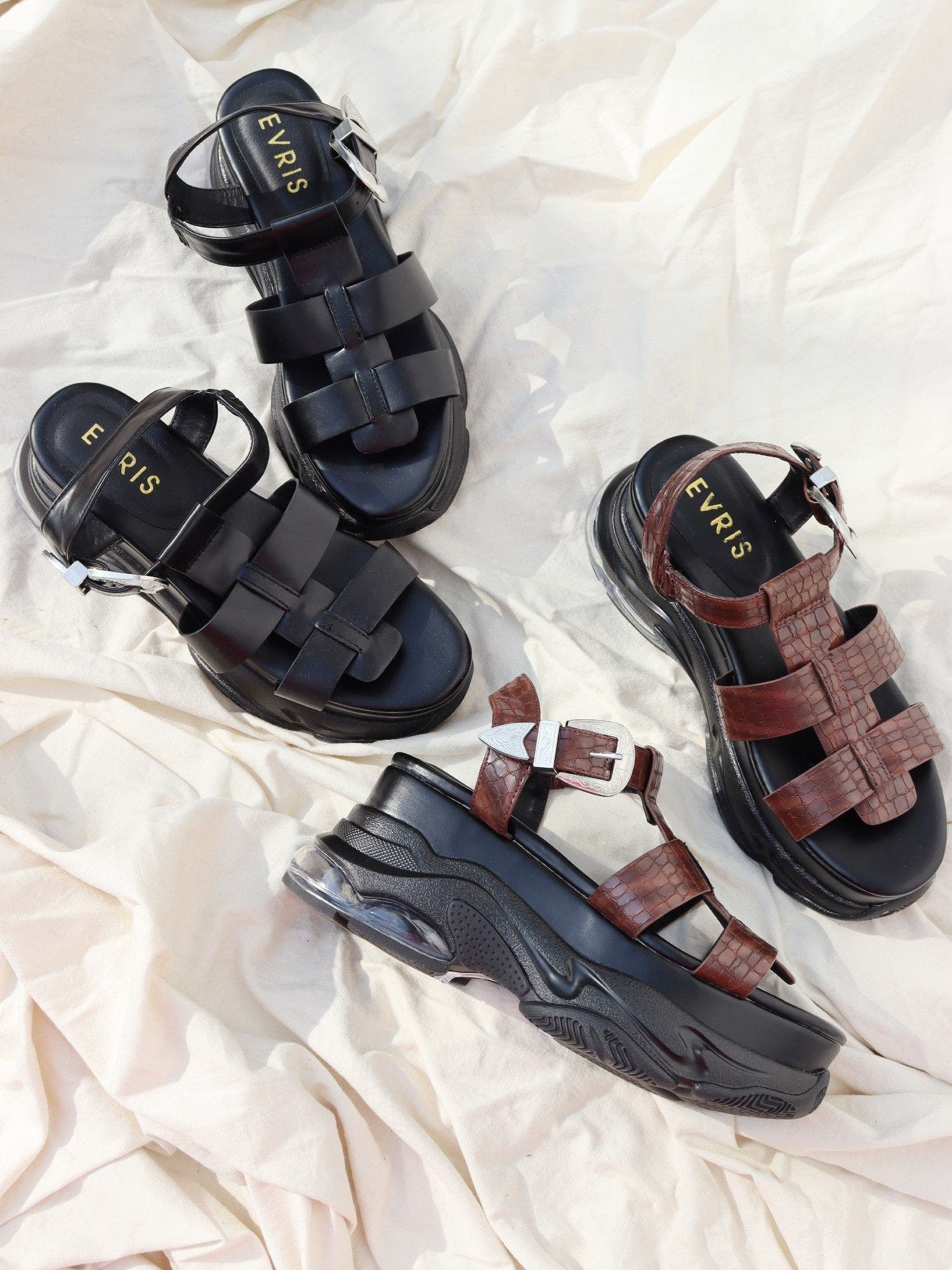 evris 厚底サンダル ブラック バックルデザインスポーツサンダル[品番：MKSW0050680]｜EVRIS