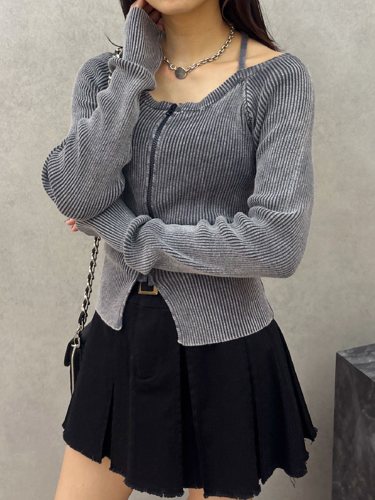 ピグメントジップホルターネックニットトップス[品番