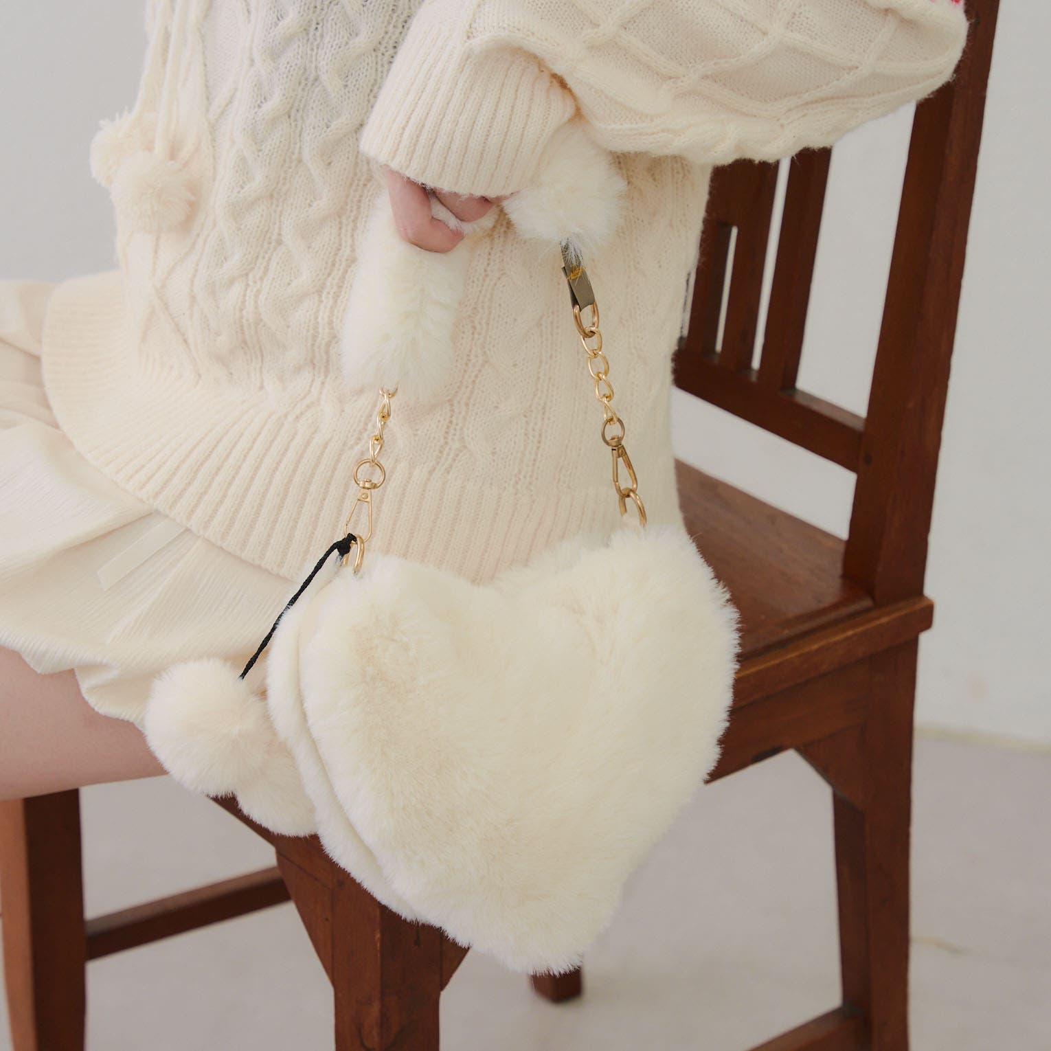 ポンポン付き ハートファーバッグ[品番：OLOW0017170]｜RMAF NICE
