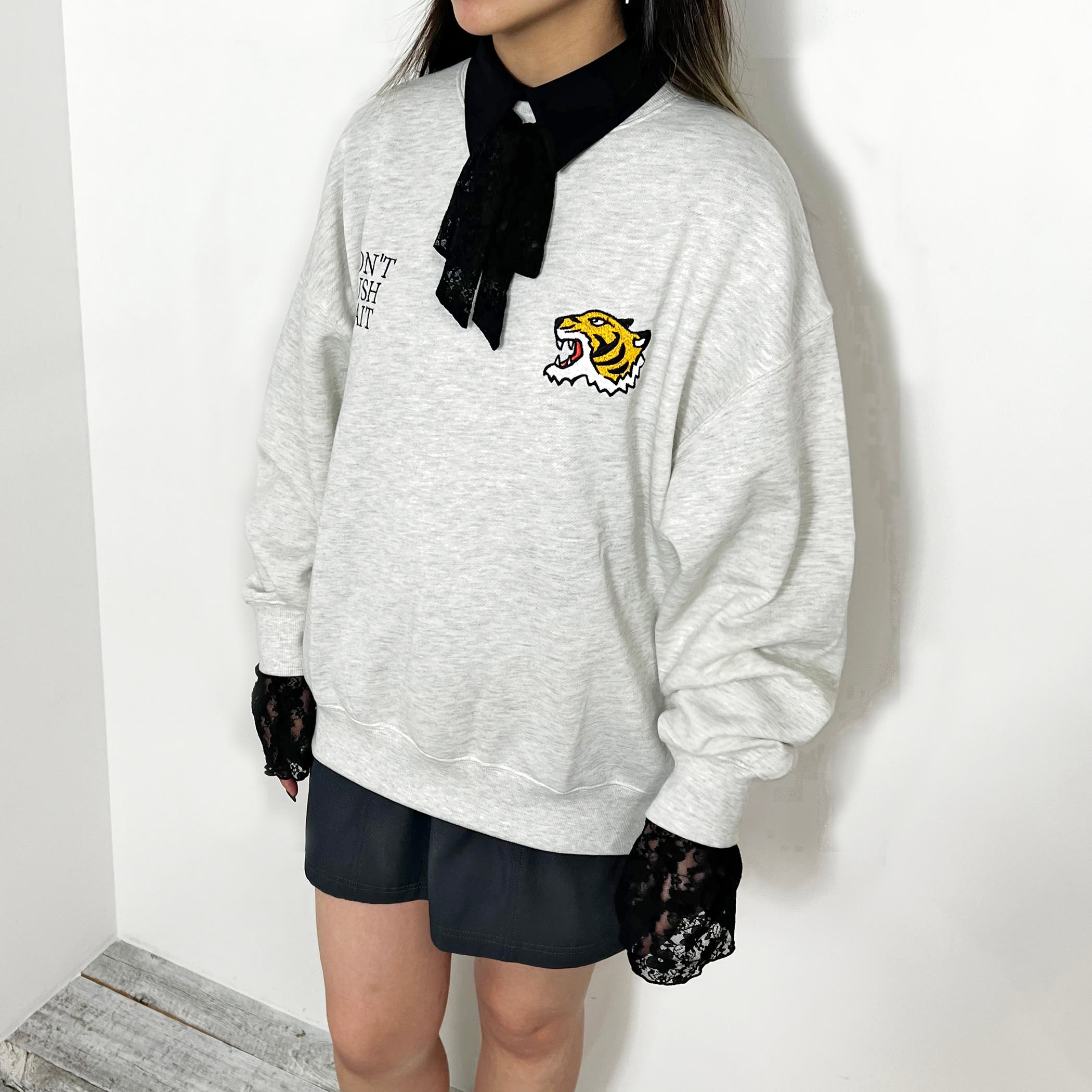 WEB限定裏起毛 虎刺繍トレーナー[品番：NICW0005095]｜NICOLE