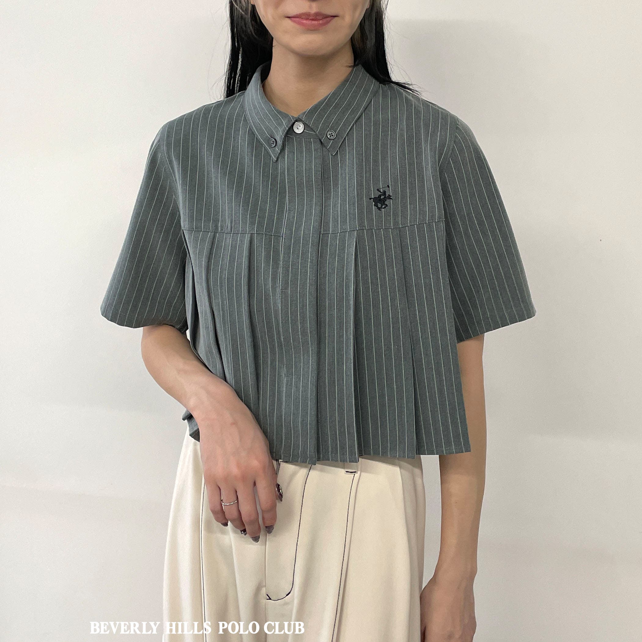 BEVERLY HILLS POLO CLUB】クロップドプリーツブラウス[品番