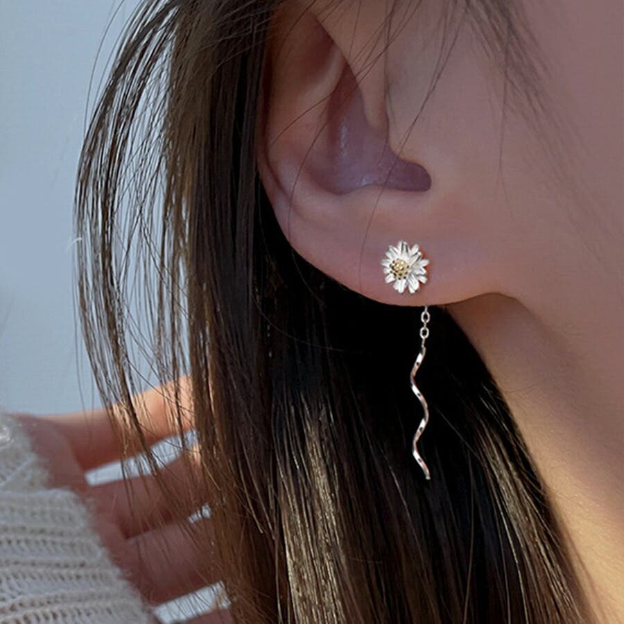 匿名配送変可！即発新品STEPHENDWECKシルバーフラワーピアス 匿名配送変可！即発新品STEPHENDWECKシルバーフラワーピアス