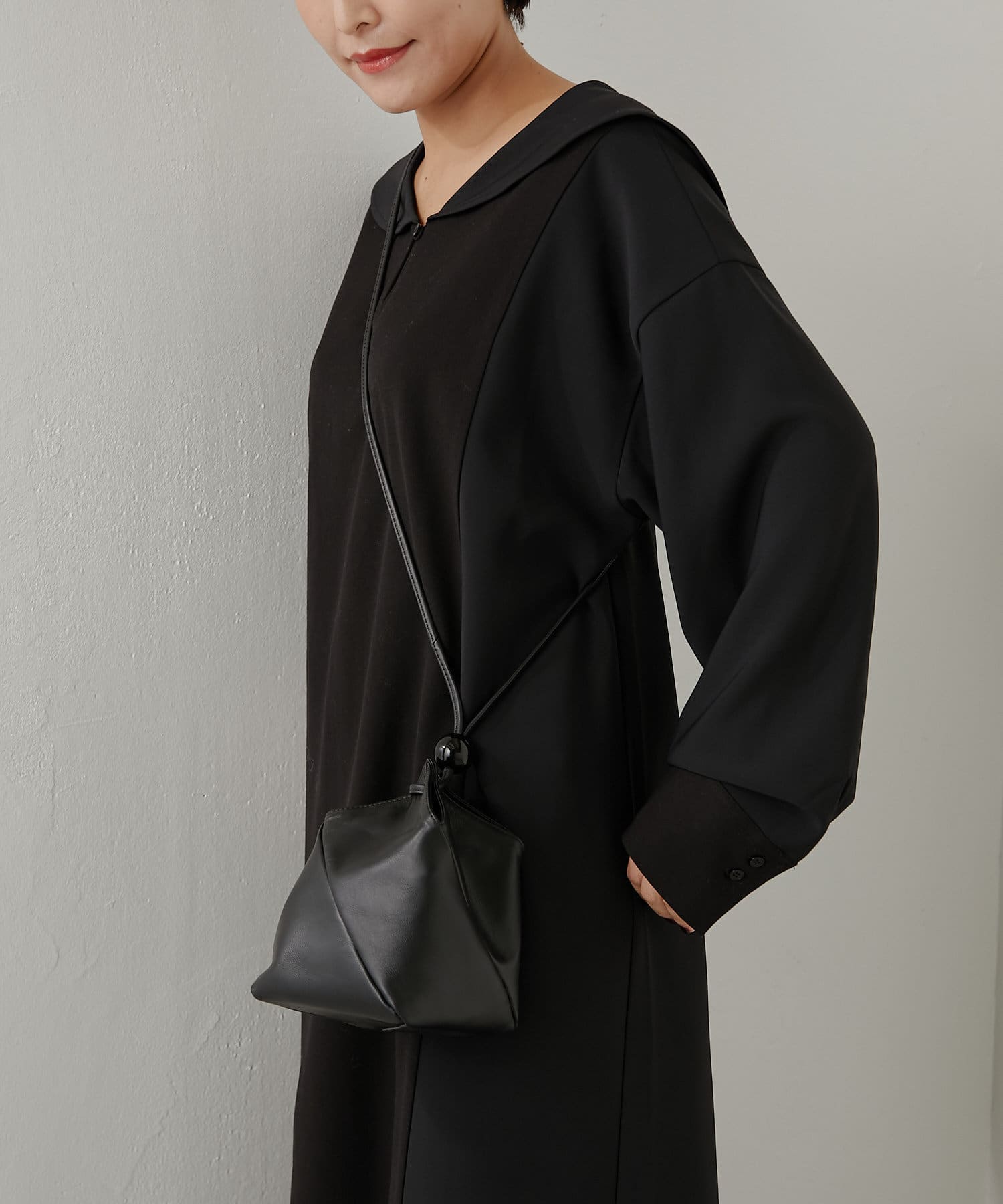 未使用 ear PAPILLONNER イアパピヨネ カラビナ付きパス ブラック ear PAPILLONNER】3WAYボックス型バッグ[品番：PALW0001434