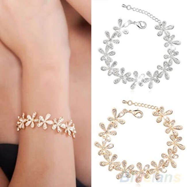 【関税込み】VEERT 'The Trio Flower Pearl' ブレスレット The Trio Flower Pearl Bracelet in White Gold – VEERT