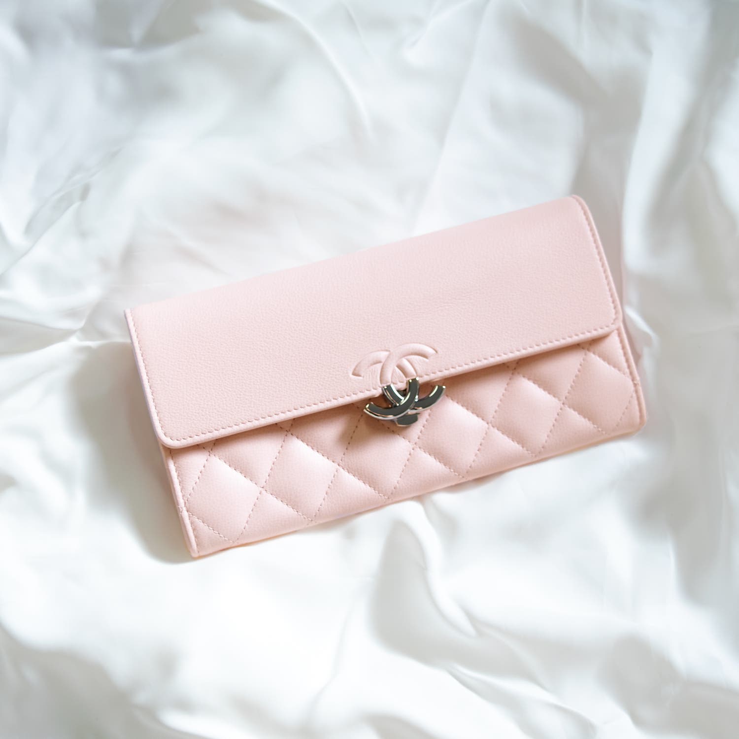 CHANEL アイボリー CCロゴ 長財布 シリアルナンバーあり org.jpg