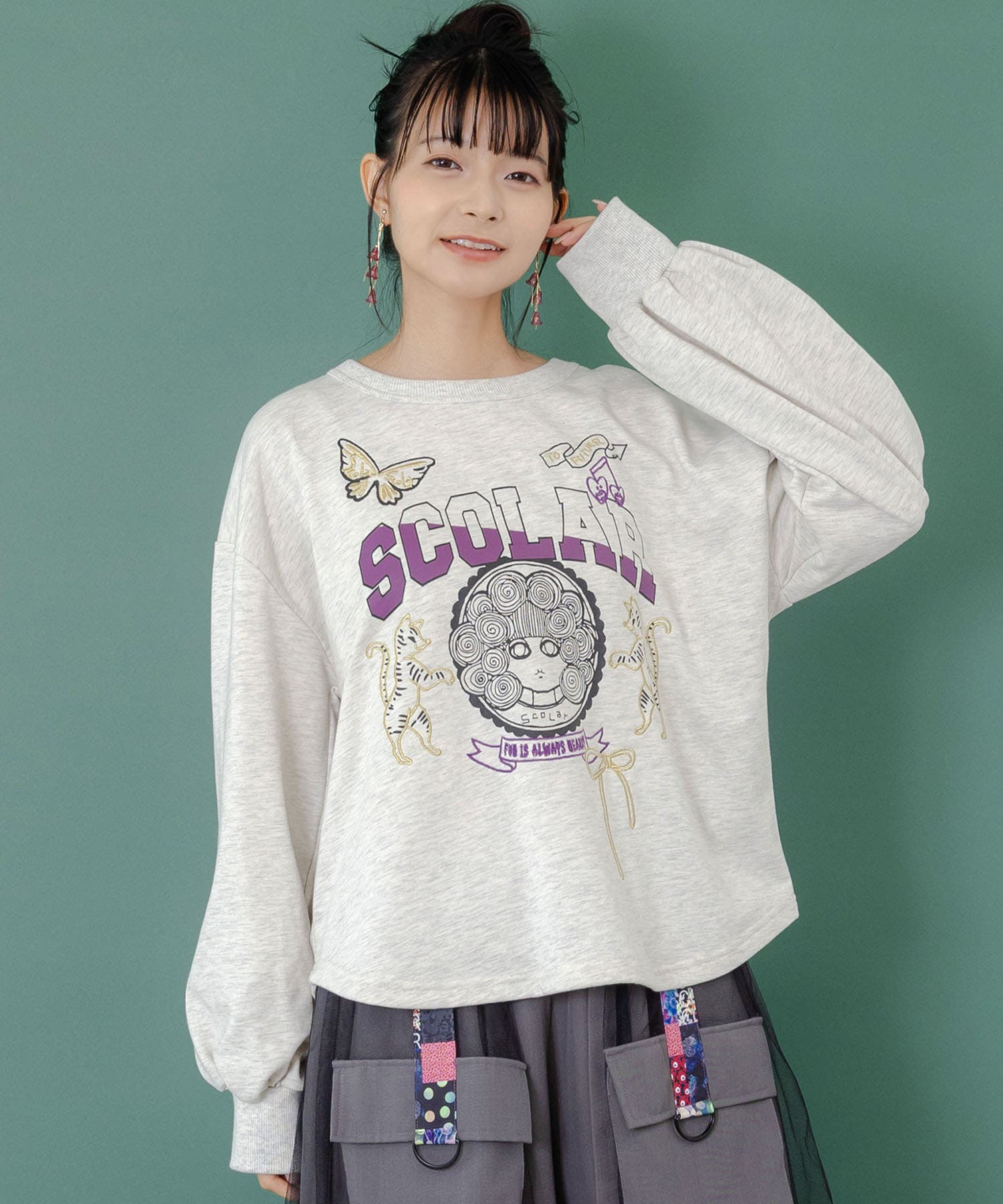 Scolar スカラーちゃん×トラ×蝶刺繍 ミニ裏毛プルオーバー スカラーちゃん×トラ×蝶刺繍 ミニ裏毛プルオーバー[品番：SRSW0000312