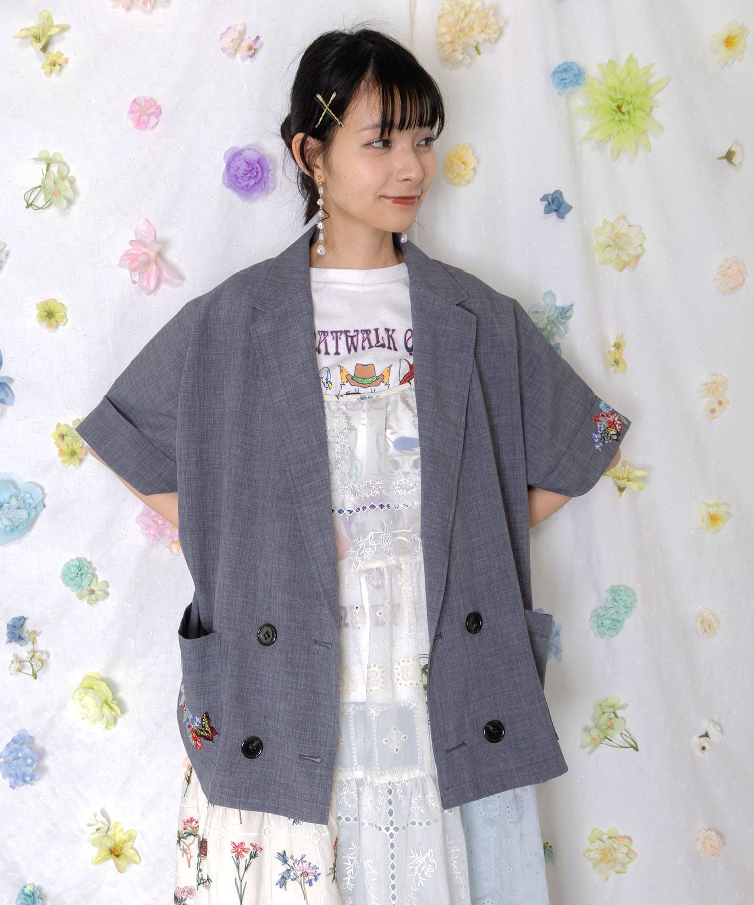 スカラー 162607：花ネコ刺繍入り半袖ジャケット 花ネコ刺繍入り半袖ジャケット[品番：SRSW0002472]｜ScoLar（スカラー