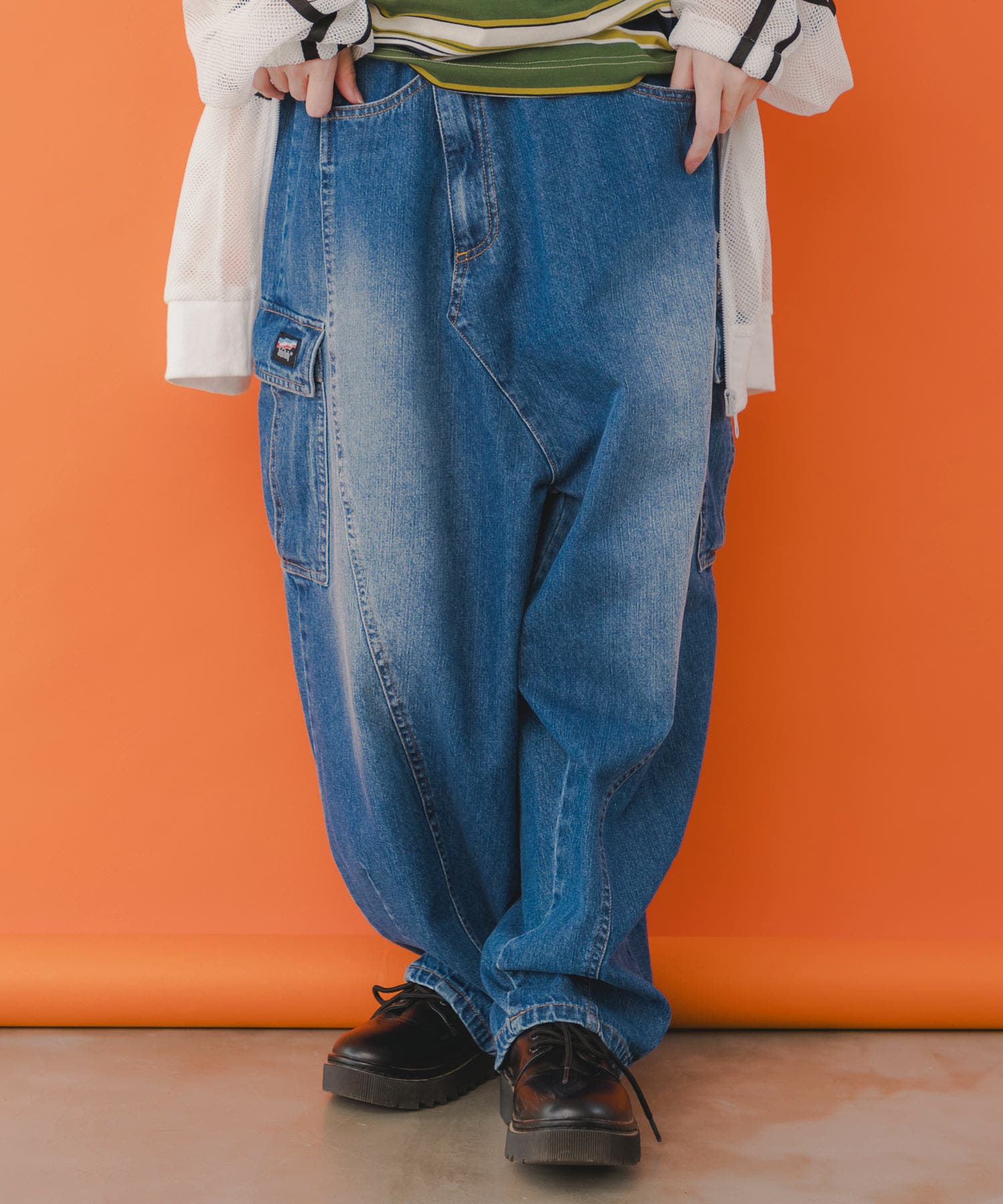 scolar デニムパンツ新品未使用 ScoLar（スカラー）の「アップリケ刺繍デニムパンツ（デニム