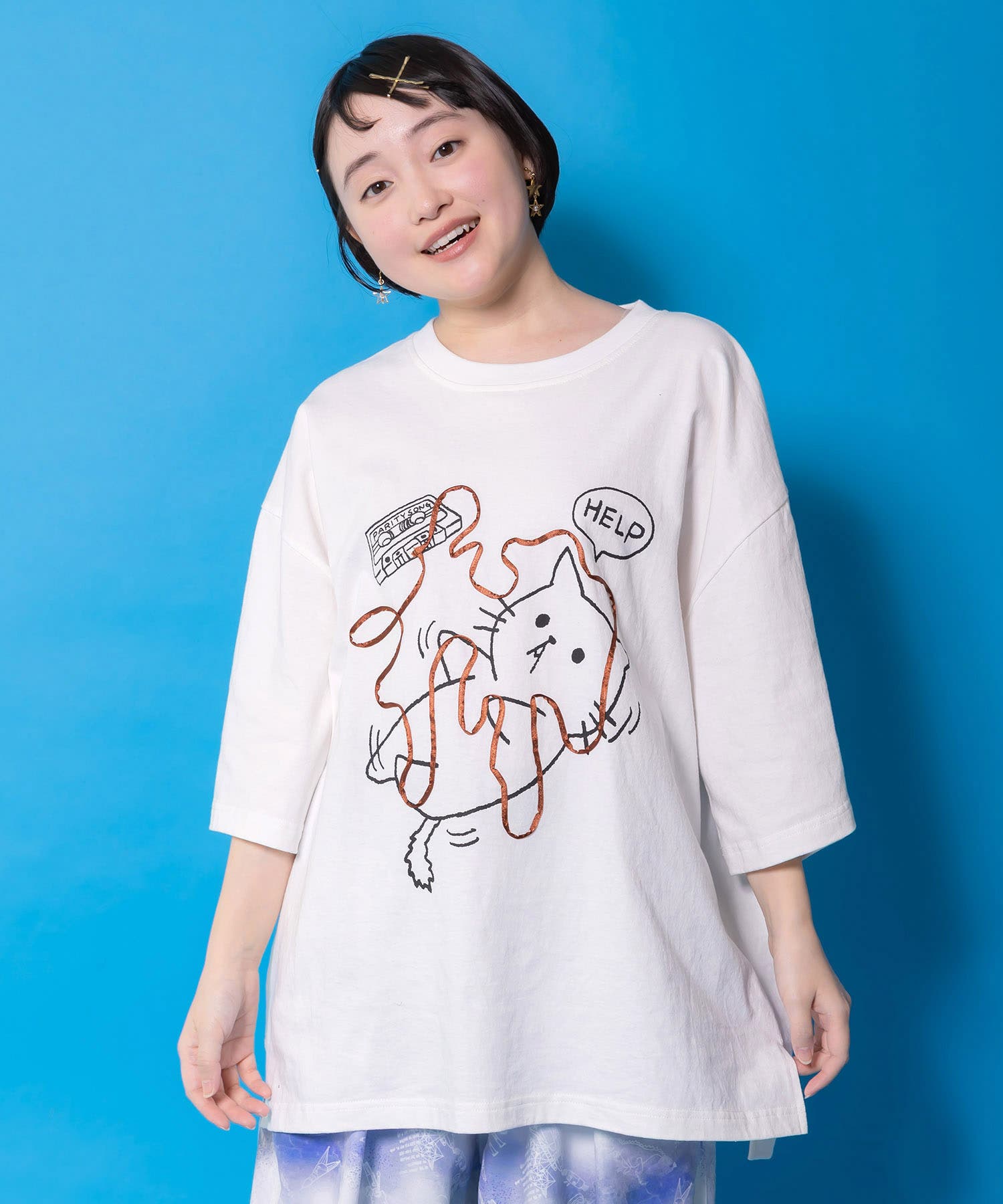 カセットテープにからまるネコTシャツ[品番：SRSW0002377]｜ScoLar 