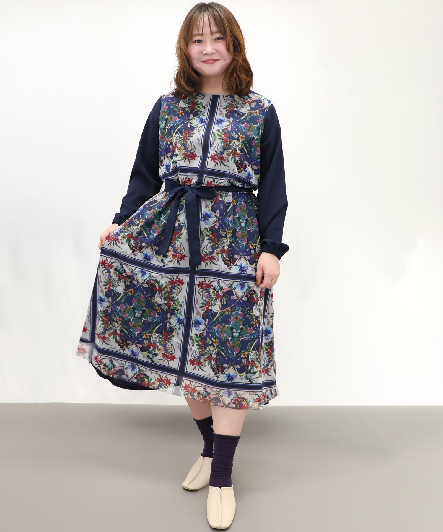 【美品】is scolar スカーフ柄ワンピース　色違い2点セット まとめ買いでお得 美品】is scolar スカーフ柄ワンピース 色違い